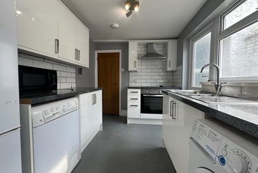 2 bed house, Oxford Road, Southsea, Portsmouth, PO51NP - Image 2